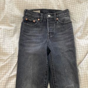 Levi’s wedgie fit jean. Button fly